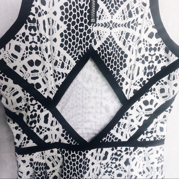 Parker Hudson Dress - B/W Pattern w Back Cutout - Picture 6 of 7